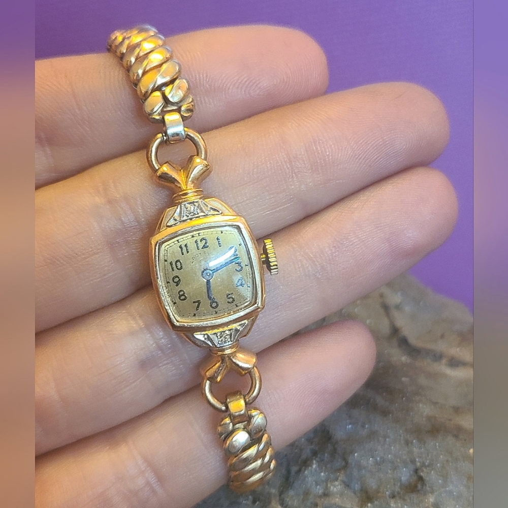 STUNNING- RARE FIND- Vintage 14kt rose gold and diamond Lady Elgin watch